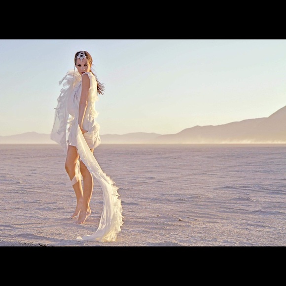 Meet your Posher, Cynthia - Picture 2 of 3